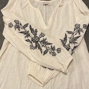 FOREVER 100% cotton blouse with embroidery-like new!